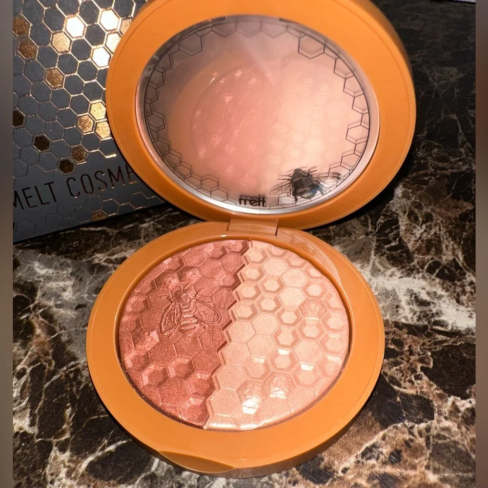 Melt Cosmetics Digital Dust Duo Bee Honeycomb Highlighter, Blush & Bronzer